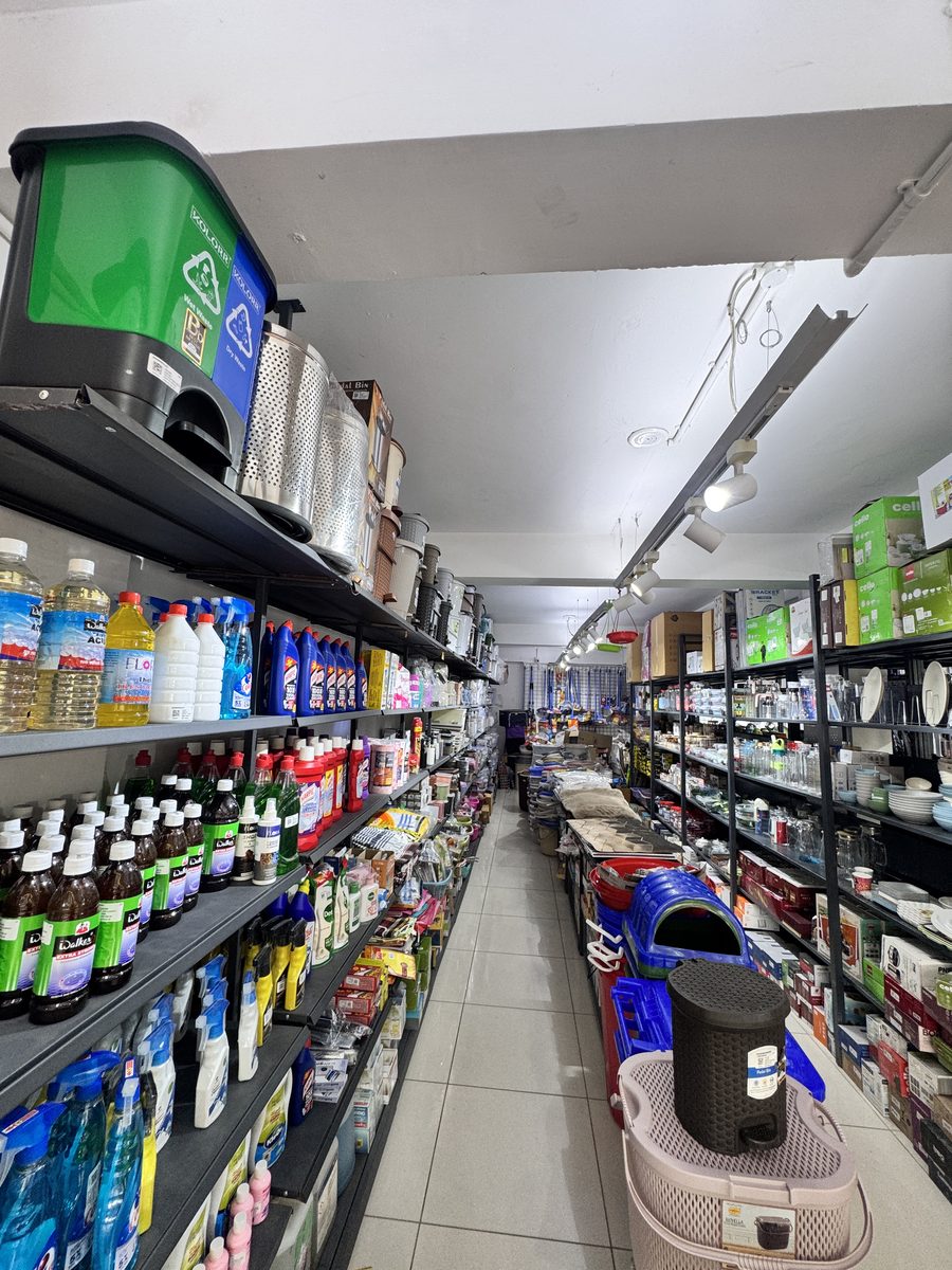 Inside Shoppekart New CG Road Showroom Ahmedabad — Display Photo 7