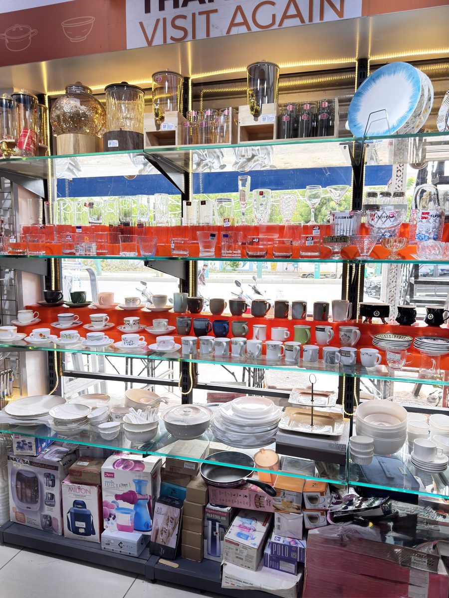Inside Shoppekart New CG Road Showroom Ahmedabad — Display Photo 9
